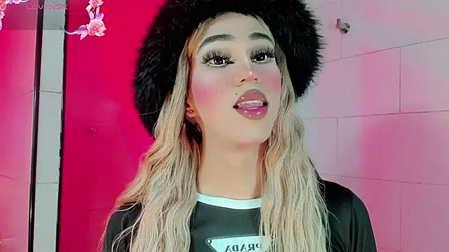 emelly horny  online show from March 22, 11:32 am