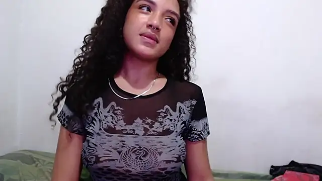 Snapshot of Majo_BigTits chatting on September 14, 8:24 am Majo BigTits online show from September 14, 8:24 am