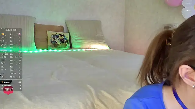 Snapshot of Roseaa chatting on June 3, 2:44 pm Roseaa online show from June 3, 2:44 pm