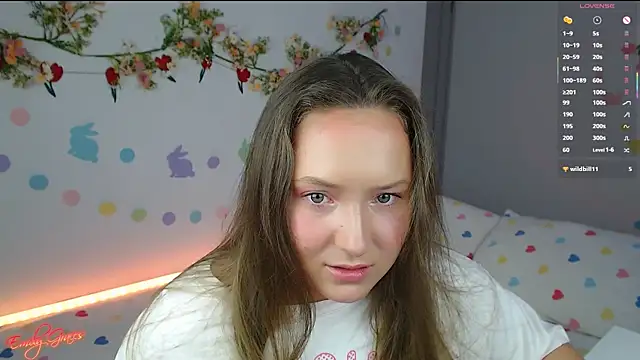 Snapshot of EmilyxxGraces chatting on April 4, 10:51 pm EmilyxxGraces online show from April 4, 10:51 pm