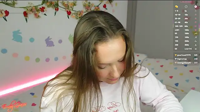 Snapshot of EmilyxxGraces chatting on April 6, 4:46 am EmilyxxGraces online show from April 6, 4:46 am