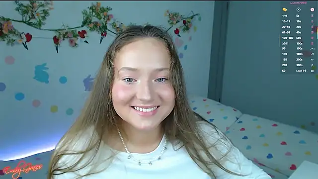 Snapshot of EmilyxxGraces chatting on April 12, 9:53 pm EmilyxxGraces online show from April 12, 9:53 pm