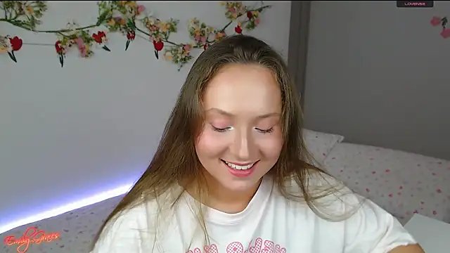 Snapshot of EmilyxxGraces chatting on April 16, 10:23 pm EmilyxxGraces online show from April 16, 10:23 pm