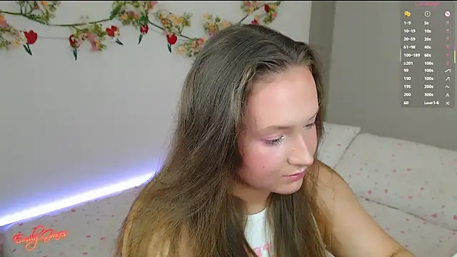 Snapshot of EmilyxxGraces chatting on April 17, 10:02 pm EmilyxxGraces online show from April 17, 10:02 pm