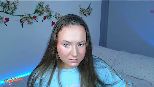 Snapshot of EmilyxxGraces chatting on April 23, 8:55 pm EmilyxxGraces online show from April 23, 8:55 pm