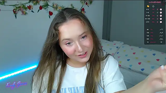 Snapshot of EmilyxxGraces chatting on April 30, 9:19 pm EmilyxxGraces online show from April 30, 9:19 pm