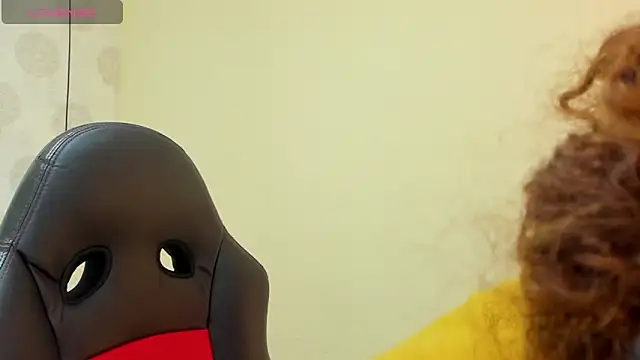 MELINAMARTINS online show from November 1, 12:40 pm