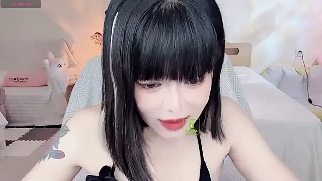 Snapshot of Eudora-0001 chatting on October 8, 11:52 am Eudora-0001 online show from October 8, 11:52 am