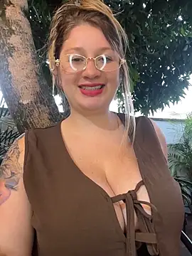 Snapshot of aurora_coldd chatting on June 3, 10:37 pm aurora coldd online show from June 3, 10:37 pm