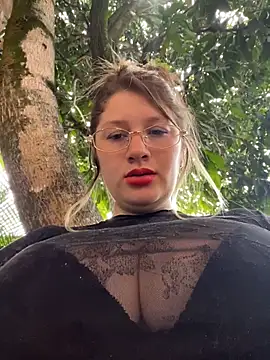 Snapshot of aurora_coldd chatting on July 3, 5:30 pm aurora coldd online show from July 3, 5:30 pm