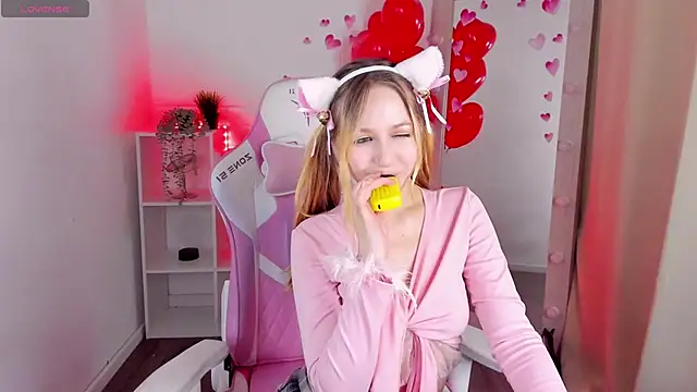 SweetieAngela online show from February 18, 12:15 am