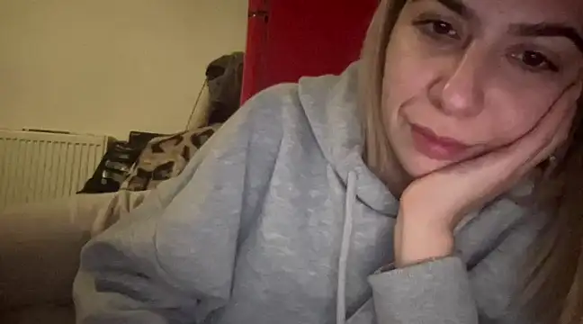 Snapshot of sarrah_rossy chatting on February 11, 1:10 am sarrah rossy online show from February 11, 1:10 am