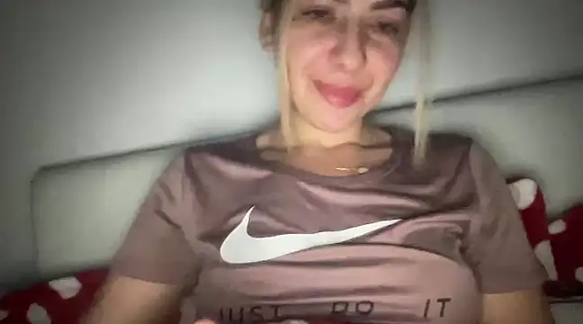 Snapshot of sarrah_rossy chatting on February 16, 1:03 am sarrah rossy online show from February 16, 1:03 am