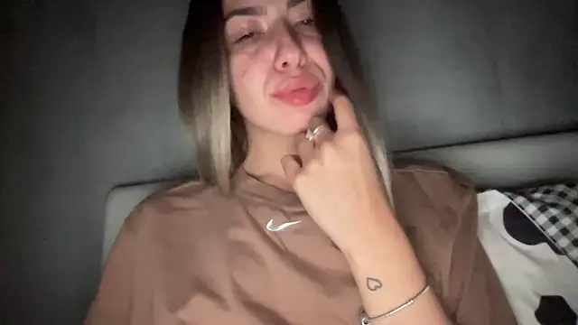 Snapshot of sarrah_rossy chatting on September 14, 9:36 pm sarrah rossy online show from September 14, 9:36 pm