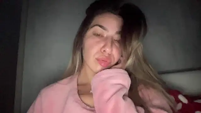 Snapshot of sarrah_rossy chatting on October 27, 10:25 pm sarrah rossy online show from October 27, 10:25 pm