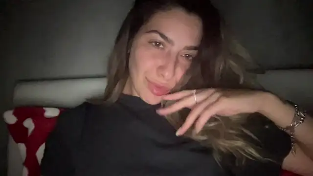 Snapshot of sarrah_rossy chatting on October 31, 9:27 pm sarrah rossy online show from October 31, 9:27 pm