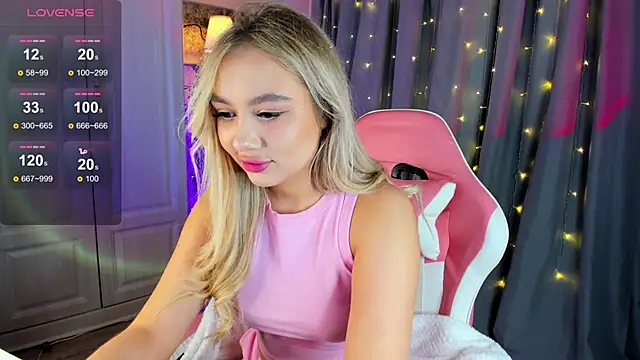 Snapshot of _Loneve__ chatting on March 6, 5:11 pm Loneve online show from March 6, 5:11 pm