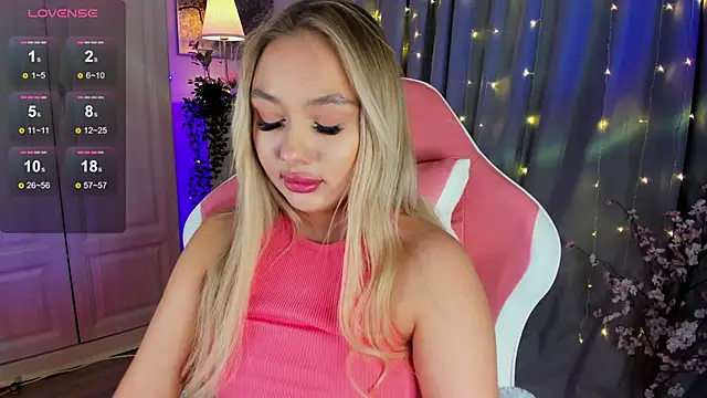 Snapshot of _Loneve__ chatting on March 22, 8:37 pm Loneve online show from March 22, 8:37 pm