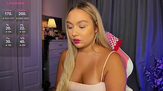 Snapshot of _Loneve__ chatting on October 11, 1:31 pm Loneve online show from October 11, 1:31 pm