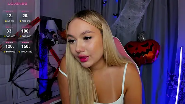 Snapshot of _Loneve__ chatting on October 15, 2:50 pm Loneve online show from October 15, 2:50 pm