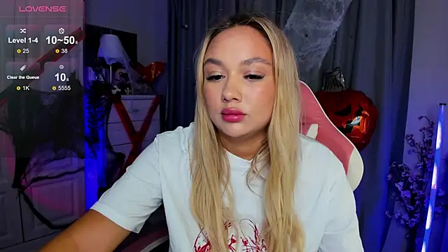 Snapshot of _Loneve__ chatting on October 30, 1:45 pm Loneve online show from October 30, 1:45 pm