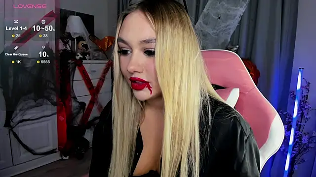 Snapshot of _Loneve__ chatting on October 31, 2:51 pm Loneve online show from October 31, 2:51 pm