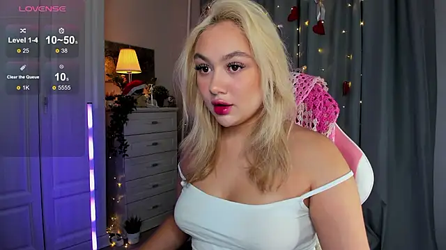 Snapshot of _Loneve__ chatting on February 19, 3:52 pm Loneve online show from February 19, 3:52 pm