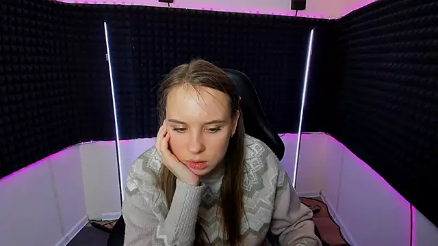 Snapshot of Lika_0ne chatting on February 20, 6:46 pm Lika 0ne online show from February 20, 6:46 pm