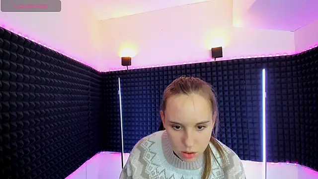 Snapshot of Lika_0ne chatting on February 24, 12:59 pm Lika 0ne online show from February 24, 12:59 pm