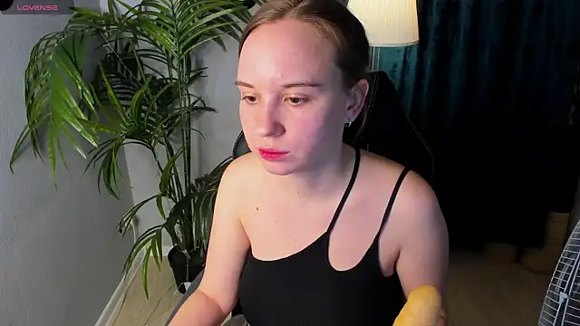 Snapshot of Lika_0ne chatting on February 27, 4:21 pm Lika 0ne online show from February 27, 4:21 pm