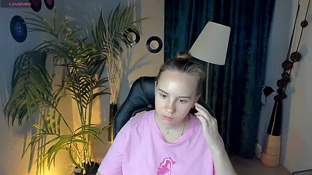 Snapshot of Lika_0ne chatting on September 30, 10:20 am Lika 0ne online show from September 30, 10:20 am