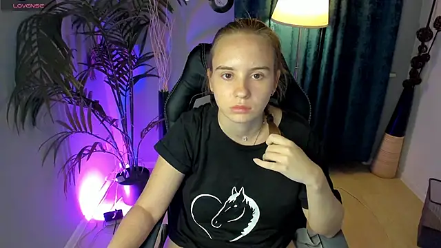 Snapshot of Lika_0ne chatting on October 4, 12:25 pm Lika 0ne online show from October 4, 12:25 pm