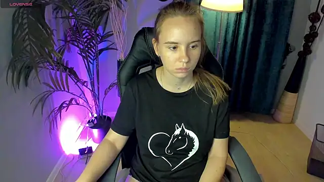 Snapshot of Lika_0ne chatting on October 5, 10:02 am Lika 0ne online show from October 5, 10:02 am