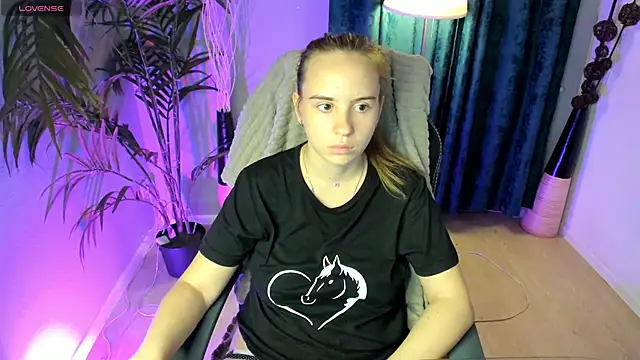 Snapshot of Lika_0ne chatting on October 7, 12:13 pm Lika 0ne online show from October 7, 12:13 pm