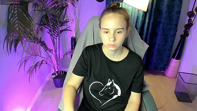 Snapshot of Lika_0ne chatting on October 9, 12:25 pm Lika 0ne online show from October 9, 12:25 pm