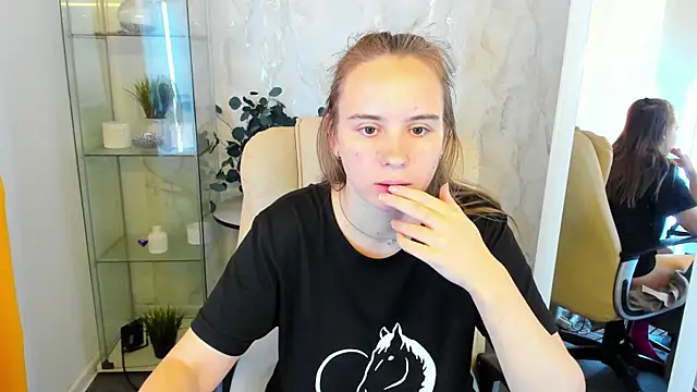 Snapshot of Lika_0ne chatting on October 11, 11:53 am Lika 0ne online show from October 11, 11:53 am