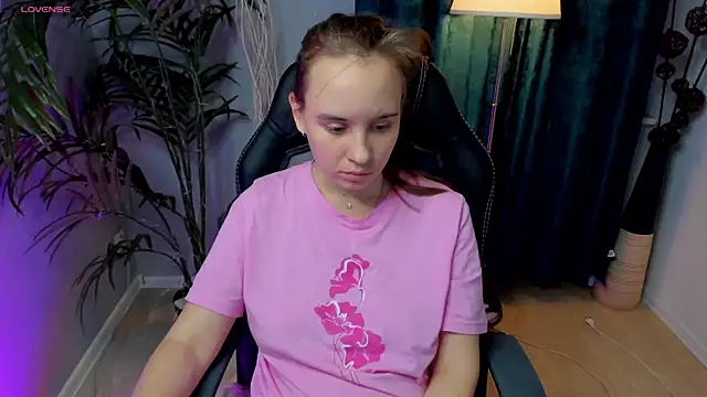 Snapshot of Lika_0ne chatting on October 28, 11:25 am Lika 0ne online show from October 28, 11:25 am