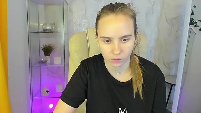 Lika 0ne online show from November 8, 1:44 pm