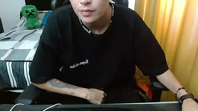 duo peludoo online show from April 22, 3:46 pm