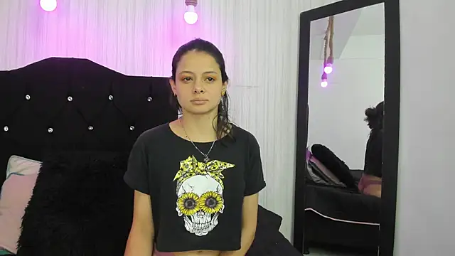 Snapshot of nicky_angel1 chatting on February 27, 9:47 pm nicky angel1 online show from February 27, 9:47 pm