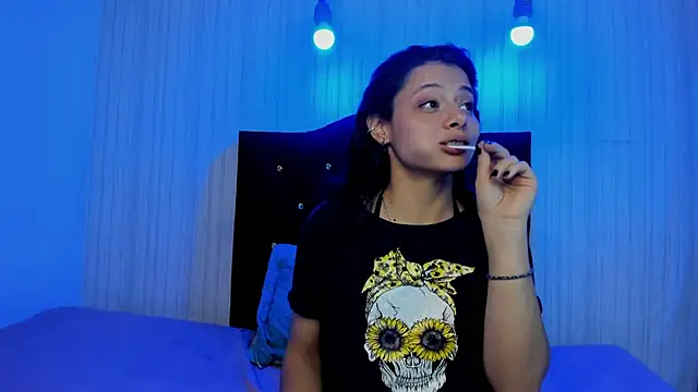 Snapshot of nicky_angel1 chatting on March 9, 12:42 am nicky angel1 online show from March 9, 12:42 am