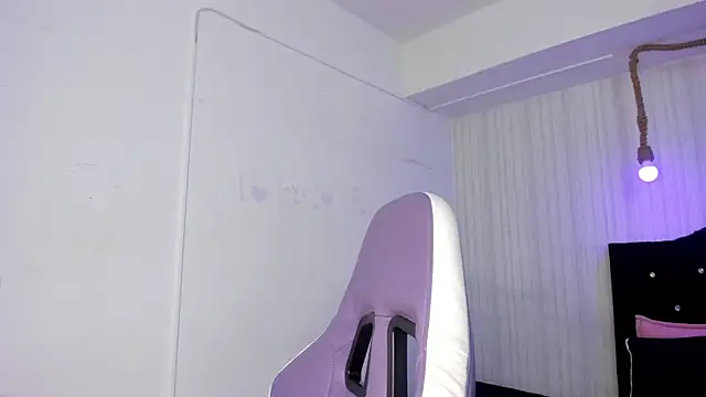 Snapshot of nicky_angel1 chatting on October 2, 6:37 pm nicky angel1 online show from October 2, 6:37 pm