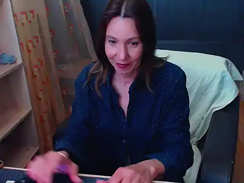 hannaha online show from April 22, 6:53 pm