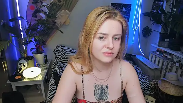 Snapshot of Alexa_Pirs chatting on December 3, 7:34 pm Alexa Pirs online show from December 3, 7:34 pm