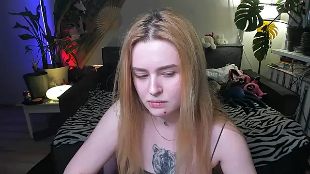 Alexa Pirs online show from April 11, 7:07 pm