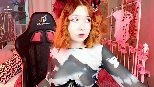 Snapshot of MizukiNoYoru chatting on March 9, 5:55 am MizukiNoYoru online show from March 9, 5:55 am