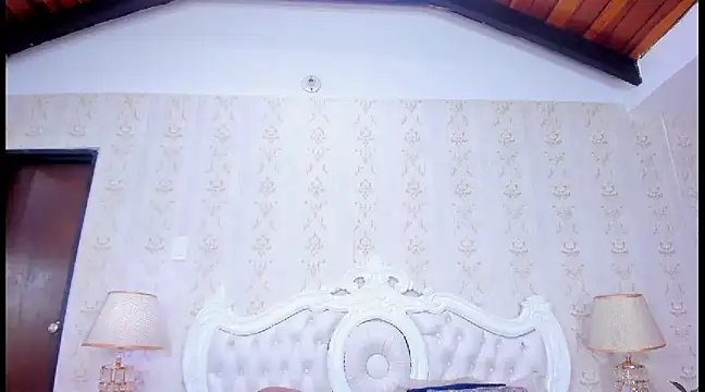Snapshot of TianahGlow chatting on February 26, 11:59 pm TianahGlow online show from February 26, 11:59 pm