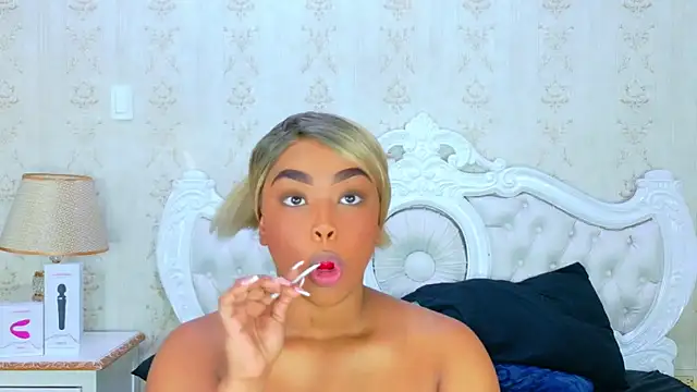 TianahGlow online show from November 15, 8:38 pm