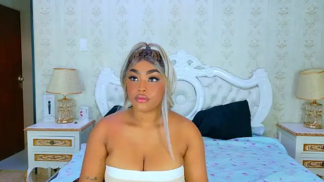 TianahGlow online show from November 25, 8:42 pm