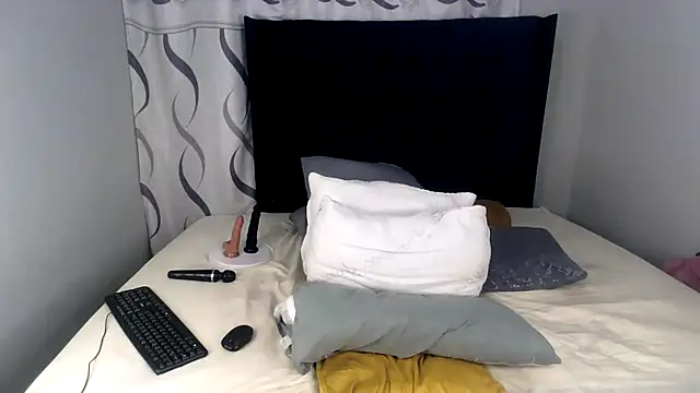 Snapshot of BigbootyliciousXXX chatting on April 28, 2:27 am BigbootyliciousXXX online show from April 28, 2:27 am